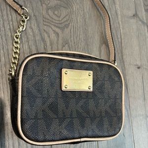 Michael Kors set jet small cross body bag